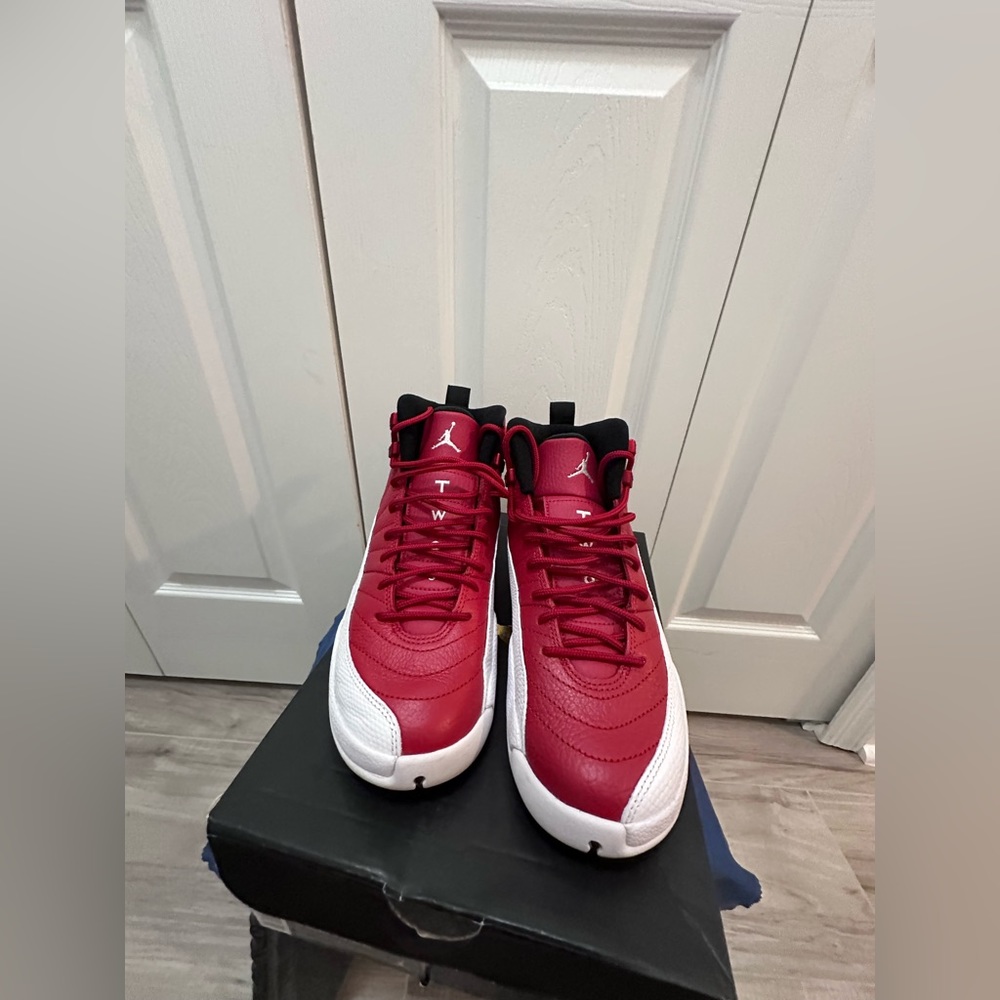 Air Jordan retro 12 “Gym Red” - Picture 2 of 8